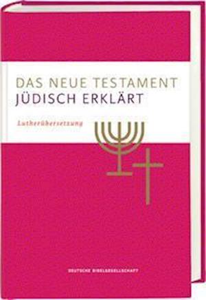 Cover for Monika Müller · Das Neue Testament - jüdisch erklärt. Lutherübersetzung mit Kommentaren. Infos &amp; Essays zum jüdischen Glauben und zur jüdischen Geschichte. Grundlagenwerk zum Verständnis von Judentum und Christentum. (Gebundenes Buch) (2021)