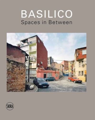 Cover for Gabriele Basilico: Spaces in Between (Gebundenes Buch) (2022)