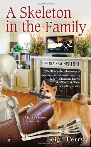 Cover for Leigh Perry · A Skeleton in the Family (A Family Skeleton Mystery) (Paperback Book) (2013)