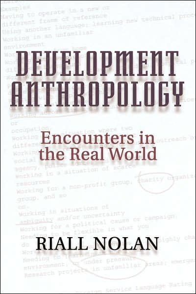 Development Anthropology: Encounters in the Real World - Riall W Nolan - Livros - Taylor & Francis Inc - 9780813309842 - 4 de setembro de 2001