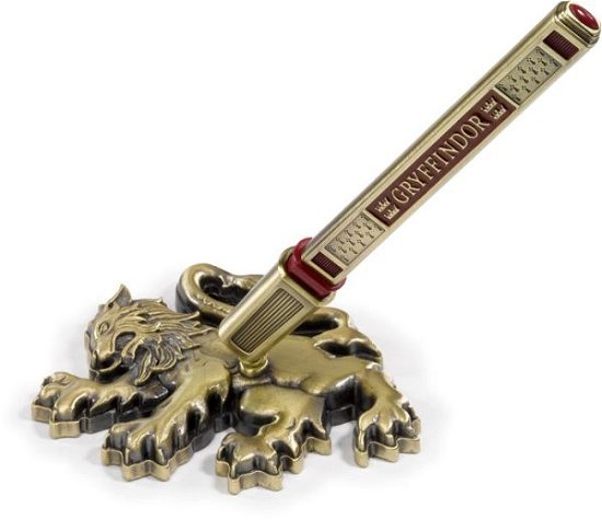 HP- Gryffindor House Pen and Desk Stand - Harry Potter - Produtos - NOBLE COLLECTION UK LTD - 0849241002844 - 
