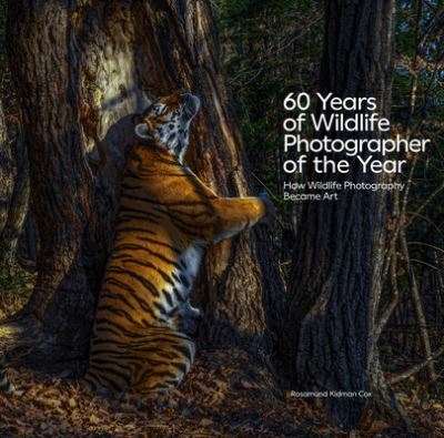 60 Years of Wildlife Photographer of the Year - Rosamund Kidman Cox - Livros - Smithsonian Institution Scholarly Press - 9781588347848 - 8 de outubro de 2024