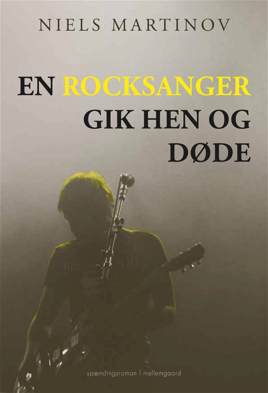 Cover for Niels Martinov · En rocksanger gik hen og døde (Taschenbuch) [1. Ausgabe] (2022)