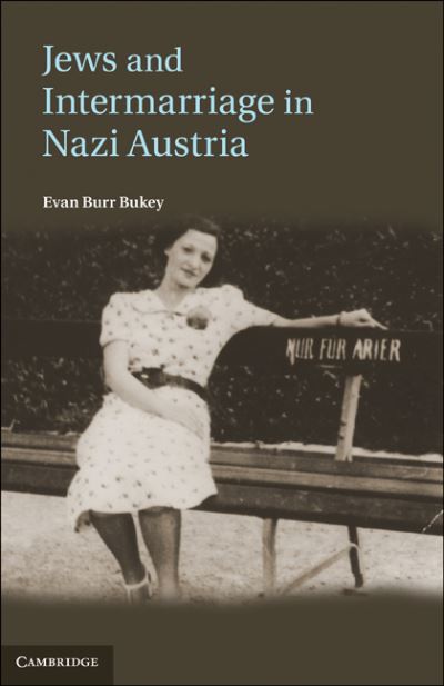 Cover for Bukey, Evan Burr (University of Arkansas) · Jews and Intermarriage in Nazi Austria (Hardcover bog) (2010)