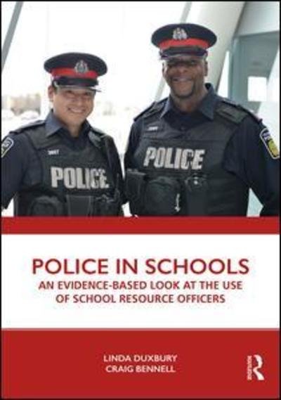 Cover for Duxbury, Linda (Carleton University) · Police in Schools: An Evidence-based Look at the Use of School Resource Officers (Taschenbuch) (2019)
