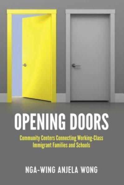 Opening Doors: Community Centers Connecting Working-Class Immigrant Families and Schools - Social Justice Across Contexts in Education - Nga-Wing Anjela Wong - Bøger - Peter Lang Publishing Inc - 9781433146855 - 30. november 2017