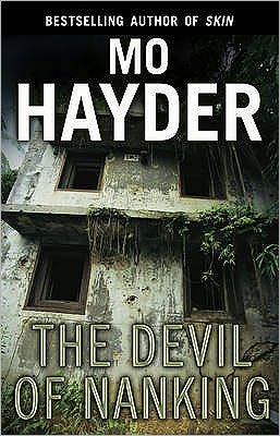 The Devil of Nanking: an extraordinary, electrifying thriller by one of Britain's bestselling crime-writers - Mo Hayder - Livres - Transworld Publishers Ltd - 9780553824858 - 4 février 2010