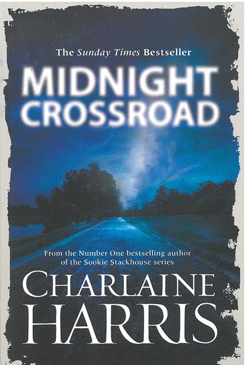 Cover for Charlaine Harris · Midnight Crossroad: Now a major TV series: MIDNIGHT, TEXAS - Midnight, Texas (Paperback Bog) (2015)