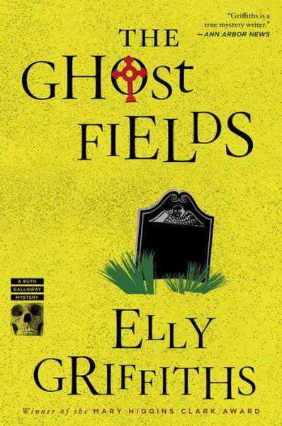 Cover for Elly Griffiths · The Ghost Fields: A Mystery - Ruth Galloway Mysteries (Pocketbok) (2015)