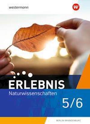 Cover for Westermann Schulbuch · Erlebnis Naturwissenschaften 5/6. Schülerband. Für Berlin und Brandenburg (Hardcover Book) (2021)