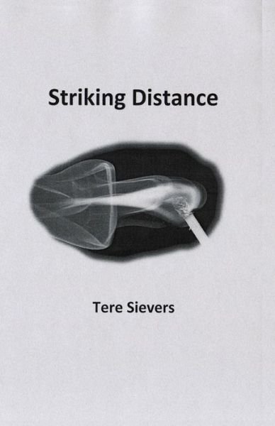 Cover for Tere Sievers · Striking Distance (Taschenbuch) (2015)