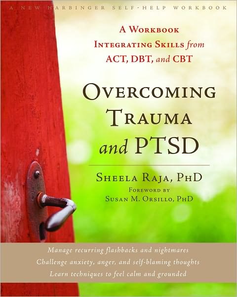Overcoming Trauma and PTSD: A Workbook Integrating Skills from ACT, DBT, and CBT - A New Harbinger Self-Help Workbook - Sheela Raja - Książki - New Harbinger Publications - 9781608822867 - 7 lutego 2013