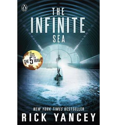 The 5th Wave: The Infinite Sea (Book 2) - The 5th Wave - Rick Yancey - Livros - Penguin Random House Children's UK - 9780141345871 - 16 de setembro de 2014