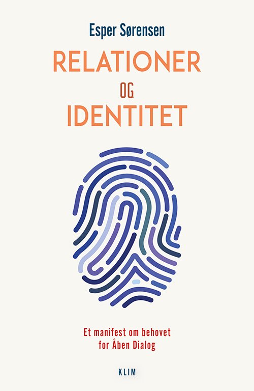 Relationer og identitet - Esper Sørensen - Livros - Klim - 9788772048871 - 22 de outubro de 2022