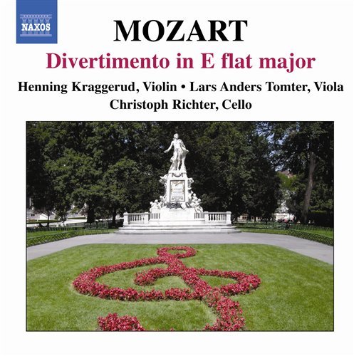 Divertimento in E Flat Major K563 - Wolfgang Amadeus Mozart - Musiikki - NAXOS - 0747313225873 - tiistai 31. toukokuuta 2011
