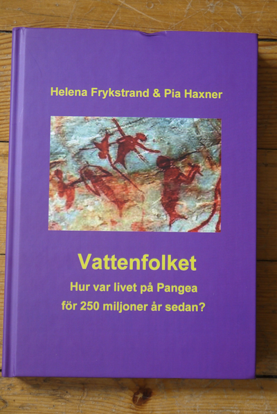 Cover for Pia Haxner Helena Frykstrand · Vattenfolket : hur var livet på Pangea för 250 miljoner år sedan? (Hardcover Book) (2017)