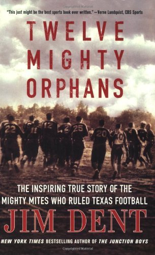 Twelve Mighty Orphans: The Inspiring True Story of the Mighty Mites Who Ruled Texas Football - Jim Dent - Książki - St. Martin's Publishing Group - 9780312384876 - 19 sierpnia 2008