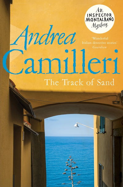 The Track of Sand - Inspector Montalbano mysteries - Andrea Camilleri - Livros - Pan Macmillan - 9781529043877 - 15 de abril de 2021