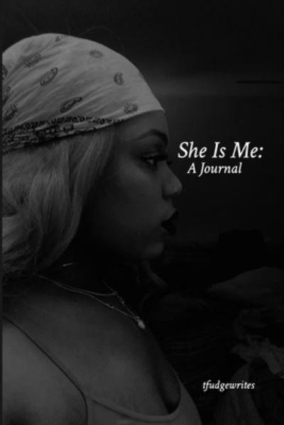 Cover for Tfudgewrites · She is Me (Pocketbok) (2021)