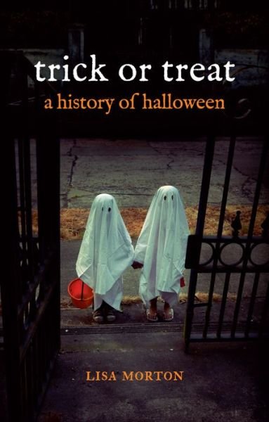 Trick or Treat: A History of Halloween - Lisa Morton - Libros - Reaktion Books - 9781780231877 - 15 de septiembre de 2013