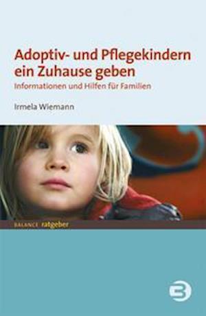 Adoptiv- und Pflegekindern ein Zuhause geben - Irmela Wiemann - Books - Balance Buch + Medien - 9783867392877 - September 15, 2021