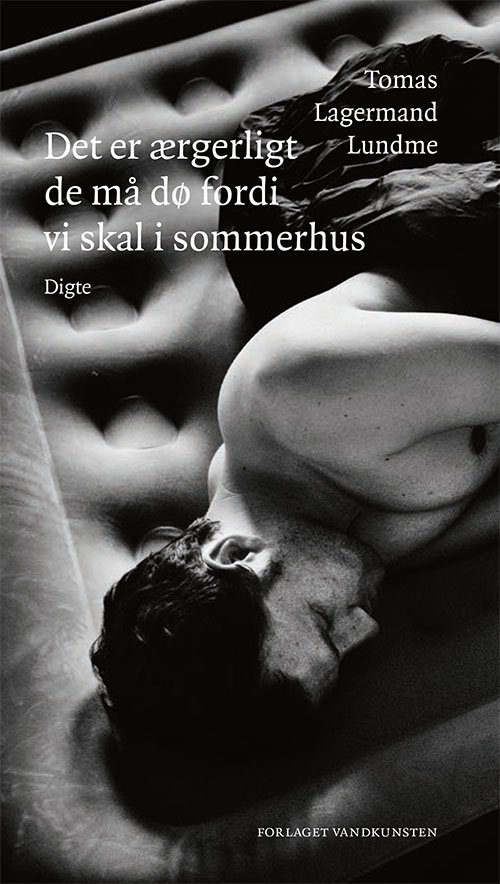 Cover for Tomas Lagermand Lundme · Det er ærgerligt de må dø fordi vi skal i sommerhus (Sewn Spine Book) [1st edition] (2020)