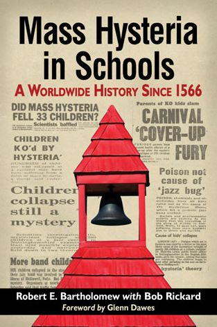 Cover for Robert E. Bartholomew · Mass Hysteria in Schools: A Worldwide History Since 1566 (Taschenbuch) (2014)