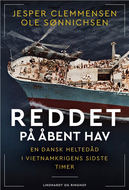 Cover for Ole Sønnichsen; Jesper Clemmensen · Reddet på åbent hav - En dansk heltedåd i Vietnamkrigens sidste timer (Sewn Spine Book) [1st edition] (2025)