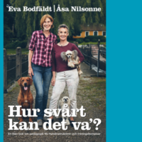 Cover for Åsa Nilsonne · Hur svårt kan det va´? : en liten bok om pedagogik för hundinstruktörer och träningskompisar (Innbunden bok) (2016)