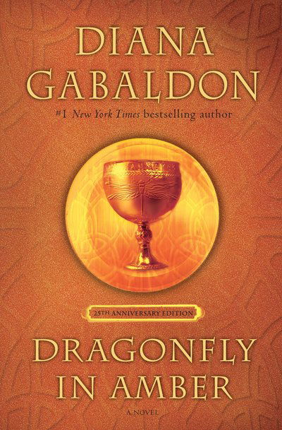 Cover for Diana Gabaldon · Dragonfly in Amber (25th Anniversary Edition): A Novel - Outlander Anniversary Edition (Hardcover Book) (2017)