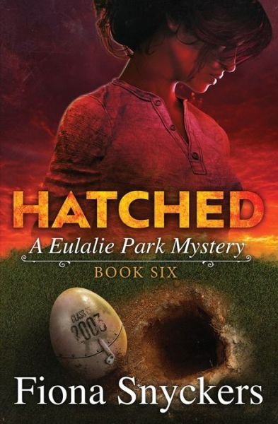 Cover for Fiona Snyckers · Hatched (Paperback Book) (2019)