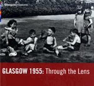 Glasgow 1955: Through the Lens - Fiona Hayes - Livros - Glasgow Museums Publishing - 9780902752894 - 31 de dezembro de 2008