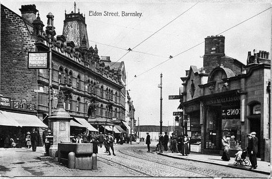 Barnsley & District Through Time - Through Time - Peter Tuffrey - Böcker - Amberley Publishing - 9781445649894 - 15 september 2015