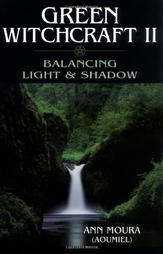 Cover for Ann Moura · Green Witchcraft (Balancing Light and Shadow) (Paperback Book) (2002)