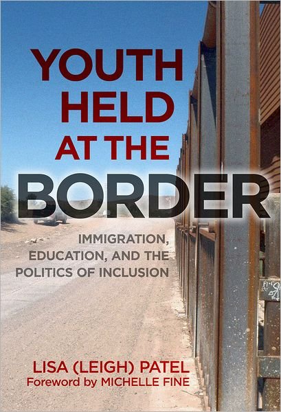 Youth Held at the Border: Immigration, Education and the Politics of Inclusion - Lisa - Kirjat - Teachers' College Press - 9780807753897 - lauantai 1. joulukuuta 2012