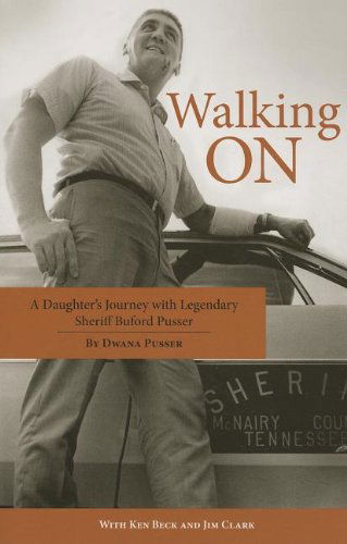 Cover for Dwana Pusser · Walking On: A Daughter's Journey with Legendary Sheriff Buford Pusser (Paperback Book) (2013)