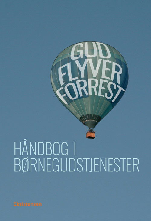 Cover for Ane LaBranche (red.) Andreas Thom, Annelise Søndengaard, Lena Kjems, Peter Nejsum · Gud flyver forrest (Taschenbuch) [1. Ausgabe] (2017)