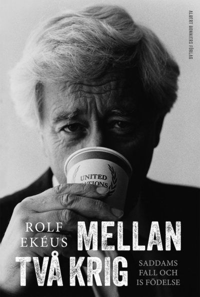 Cover for Rolf Ekéus · Mellan två krig : Saddams fall och IS födelse (Hardcover Book) (2018)