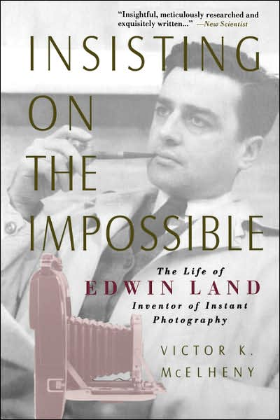 Insisting On The Impossible: The Life Of Edwin Land - Victor McElheny - Books - INGRAM PUBLISHER SERVICES US - 9780738201900 - September 24, 1999