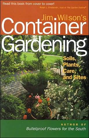 Jim Wilson's Container Gardening: Soils, Plants, Care, and Sites - Jim Wilson - Książki - Taylor Trade Publishing - 9780878331901 - 1 października 2000