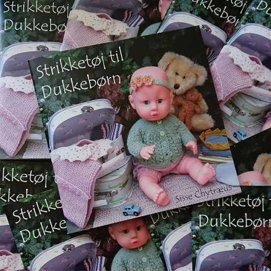 Cover for Sisse Chytræus · Strikketøj til dukkebørn (Book) (2019)