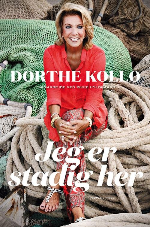 Jeg er stadig her - Dorthe Kollo i samarbejde med Rikke Hyldgaard - Bøger - People'SPress - 9788771377903 - 7. november 2014