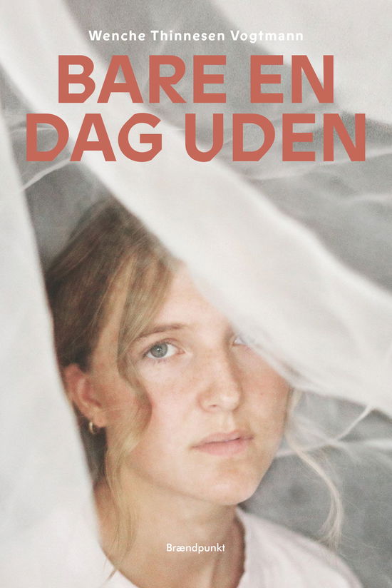 Cover for Wenche Thinnesen Vogtmann · Bare en dag uden (Sewn Spine Book) [1.º edición] (2021)