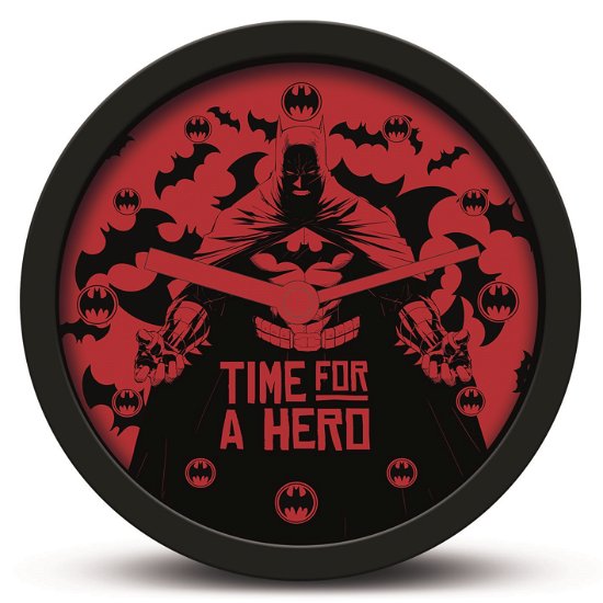 Batman (Time For A Hero) Desk Clock - Dc - Boeken - PYRAMID INTERNATIONAL - 5050293858906 - 6 juni 2023