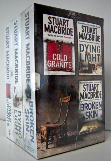 Stuart MacBride Box Set: Cold Granite / Dying Light / Broken Skin - Stuart MacBride - Livros - HarperCollins Publishers - 9780007856909 - 1 de agosto de 2009