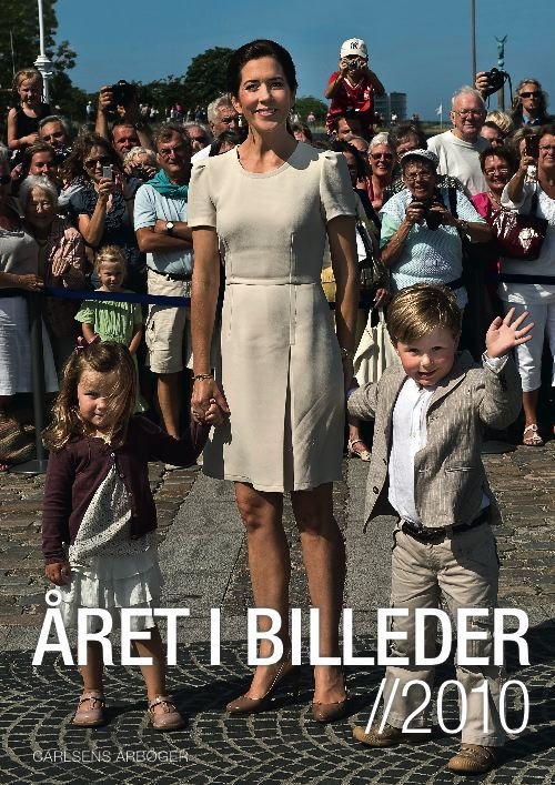 Cover for Kurt Stjernholm Riisberg · Året i billeder 2010 (Paperback Book) [1. Painos] (2010)