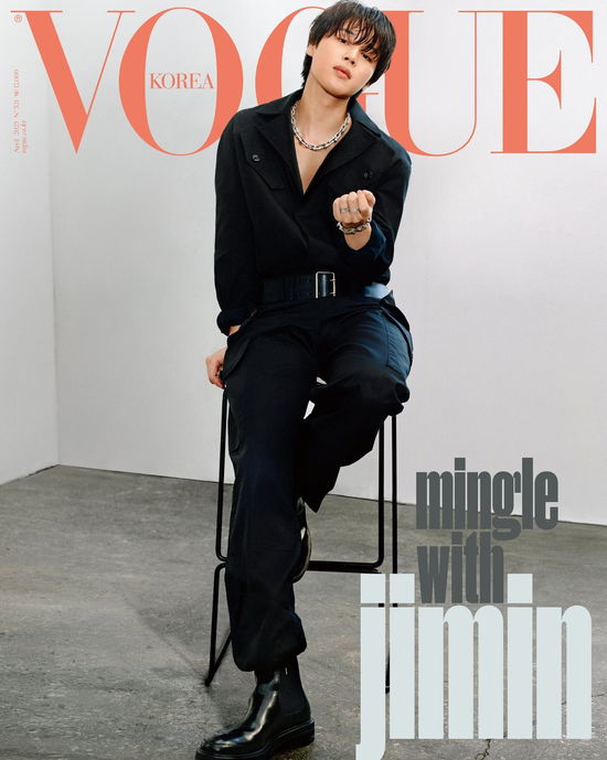 Vogue Korea October 2022 Issue (Cover: BTS V) *Limited Stock