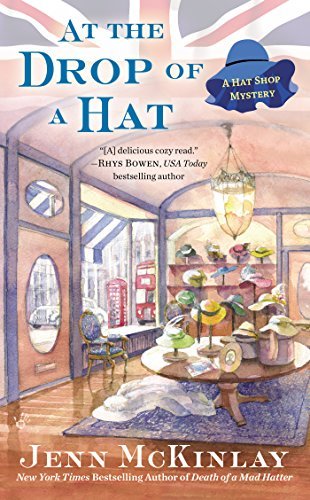 Cover for Jenn Mckinlay · At the Drop of a Hat (A Hat Shop Mystery) (Taschenbuch) (2015)