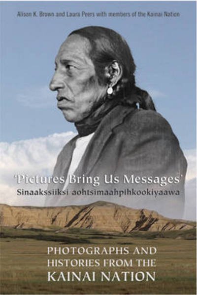 Cover for Alison Brown · Pictures Bring Us Messages / Sinaakssiiksi aohtsimaahpihkookiyaawa: Photographs and Histories from the Kainai Nation - Heritage (Taschenbuch) (2006)