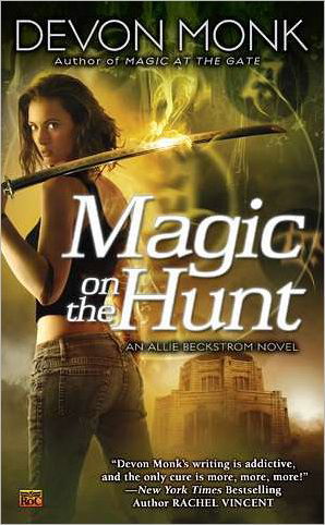Cover for Devon Monk · Magic On The Hunt: An Allie Beckstrom Novel (Paperback Book) (2011)